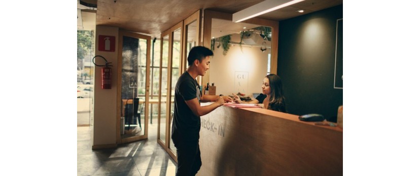 How AI Reception Tools Are Changing Customer Support for Online Stores